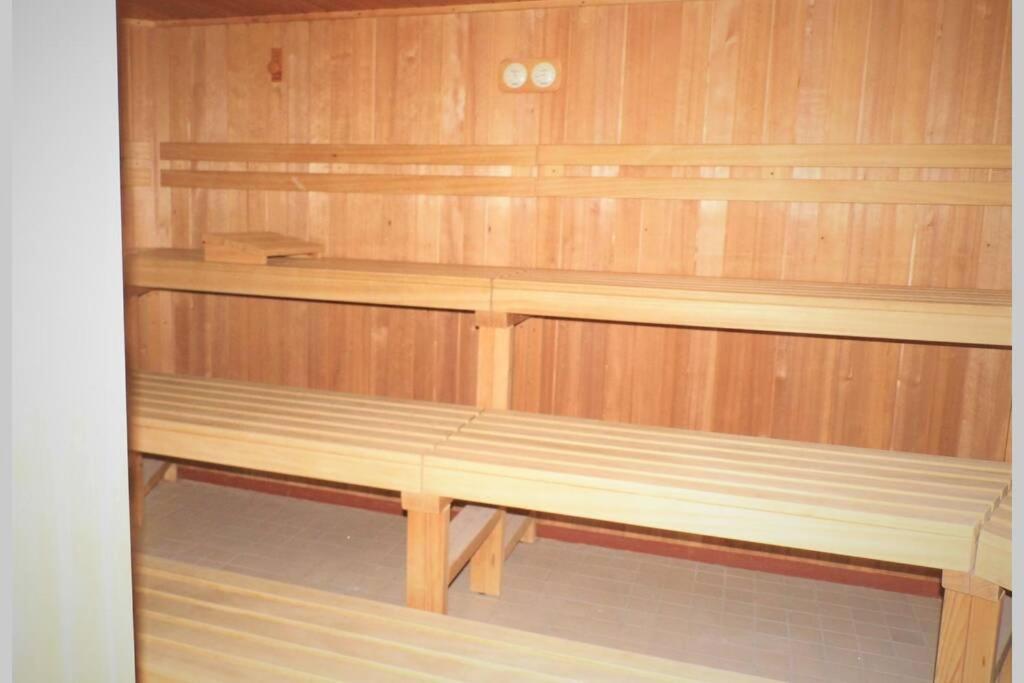 Traveloge Mit Schwimmbad Und Sauna Lübeck Exteriör bild