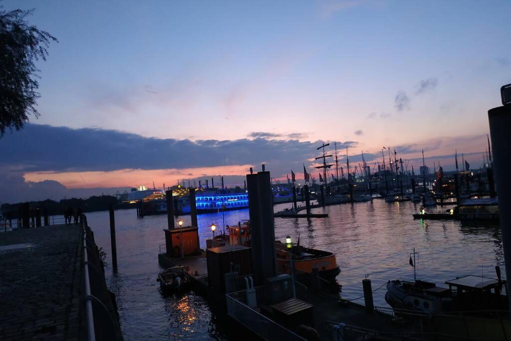 Traveloge Mit Schwimmbad Und Sauna Lübeck Exteriör bild