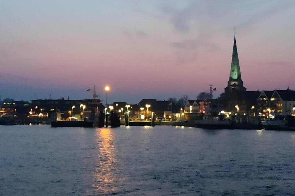 Traveloge Mit Schwimmbad Und Sauna Lübeck Exteriör bild